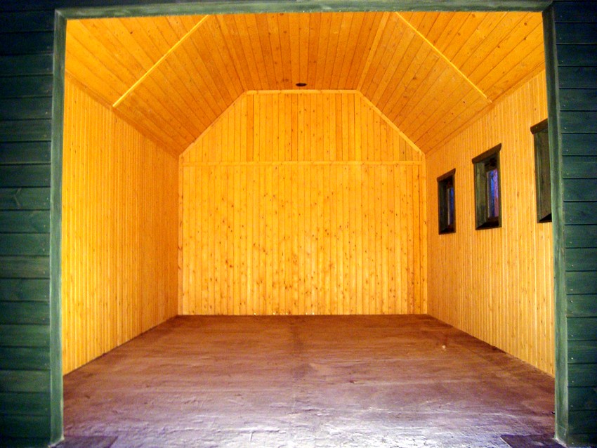 garaż drewniany od wewnątrz